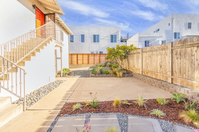 Building Photo - Beautifully Remodeled 2 Bed/1Bath Home with Ocean and Bay Glimpses in Ocean Beach!