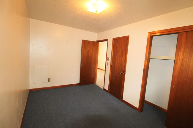 Building Photo - Adorable 1 Bed, 1 Bath Apartment in Bridge...