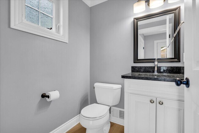 Building Photo - 203 Curry Ave