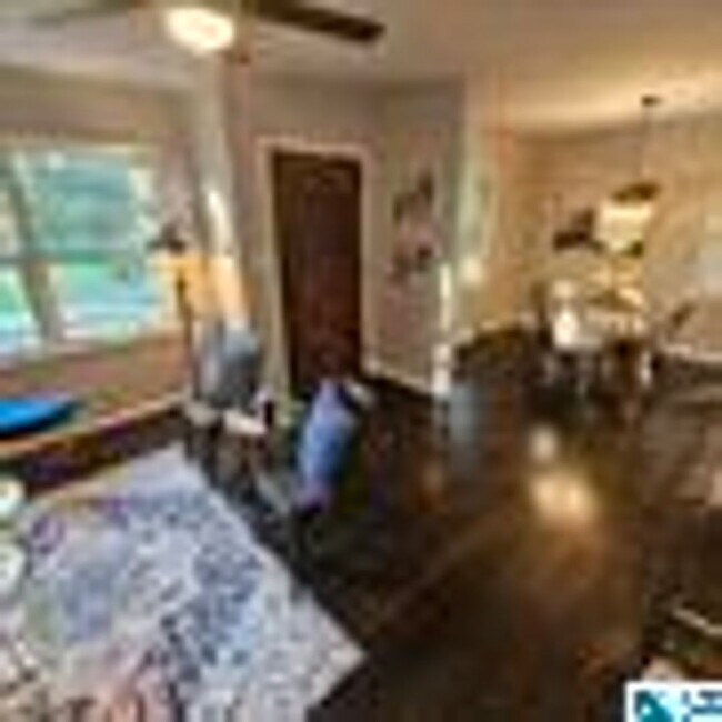 Building Photo - Charming 4 Bedroom, 1 Bathroom house