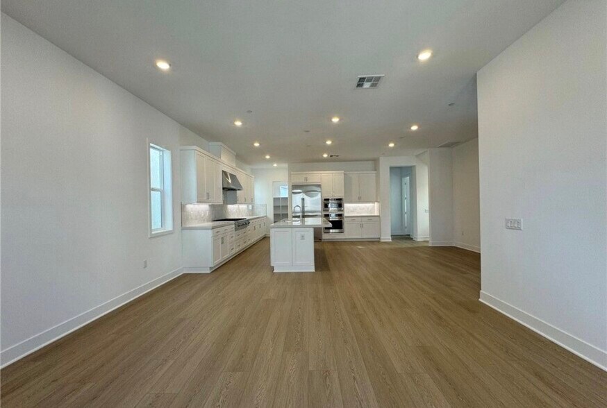 Building Photo - 114 Seep