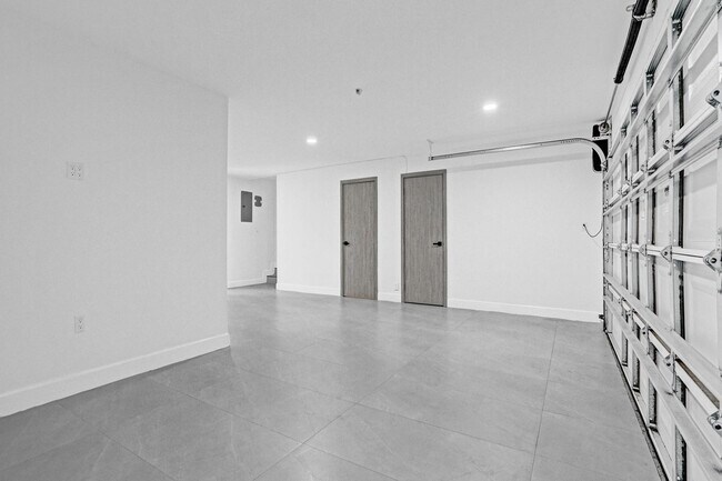 Building Photo - 6700 E Tropical Way