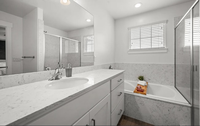 Building Photo - 3 Bedroom/2.5 Bathroom Townhouse in Lehi