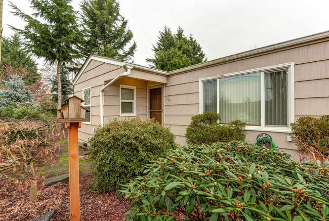 Primary Photo - 736 3rd Ave N