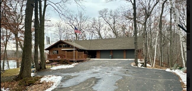 Building Photo - 2141 Poplar Ln