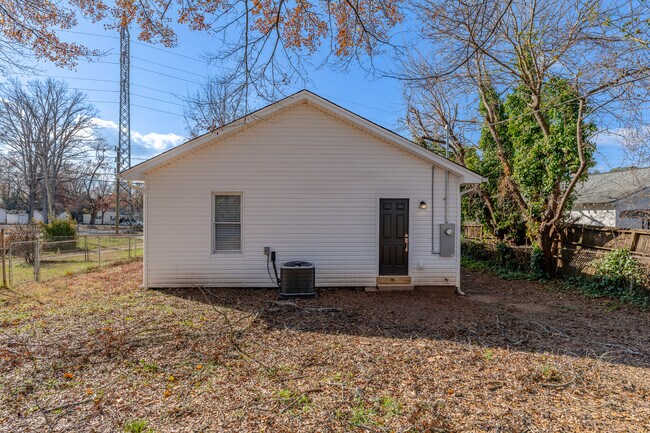 Building Photo - 206 Boundary Dr