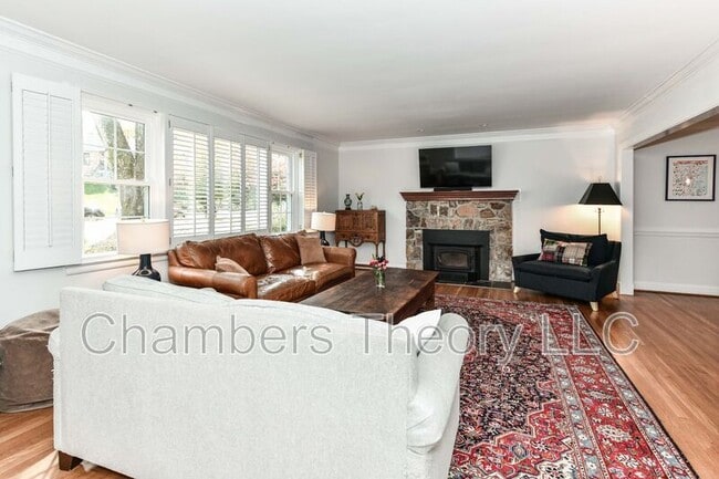 Building Photo - 3061 N Oakland St