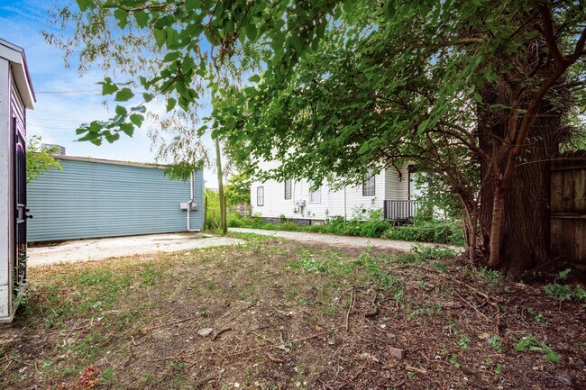 Building Photo - 865 Old Leonard Ave