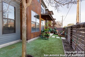 Building Photo - 203 Nogalitos St