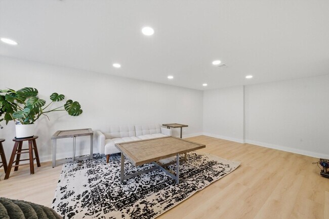 Building Photo - 9536 Tripp Ave