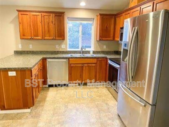 Building Photo - 6913 Owl Dr SE