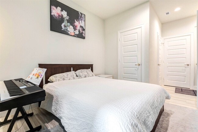 Building Photo - 2802 Grand Fountains Dr