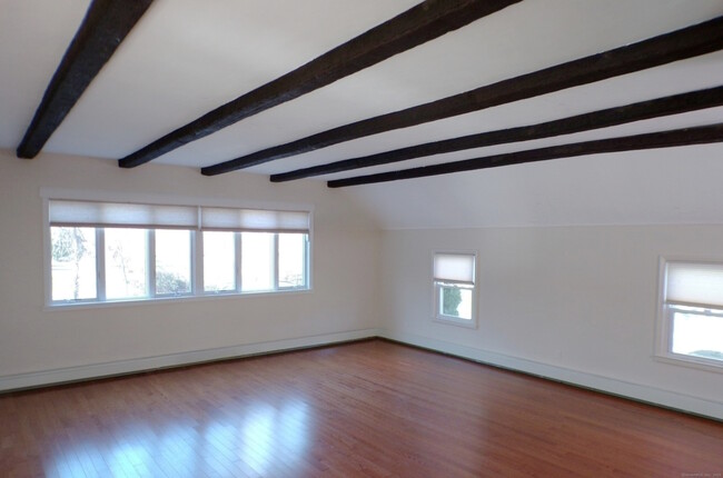 Building Photo - 53 Stonehedge Dr S