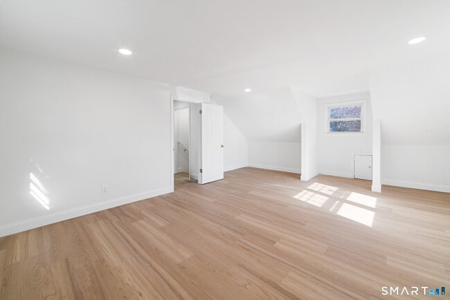 Building Photo - 141 Colony Ave