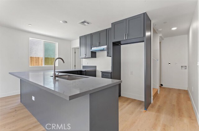 Building Photo - 711 W 80th St