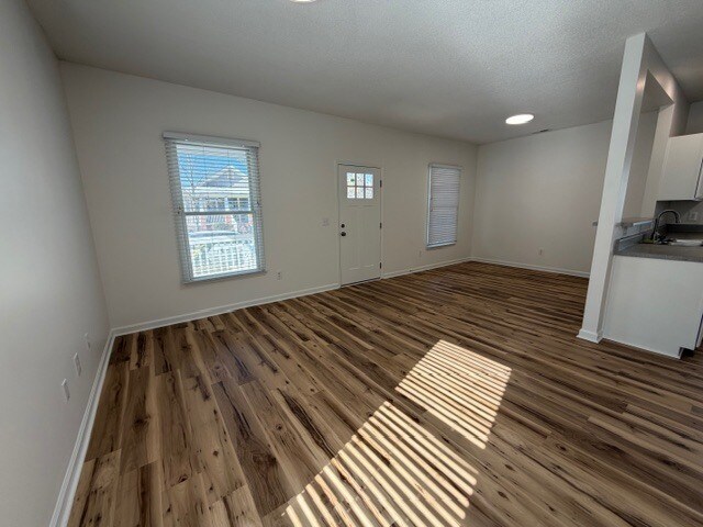 Building Photo - 815 Green Oaks St