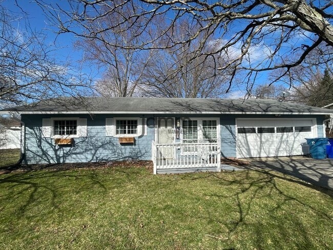 Building Photo - 635 Yacavona St