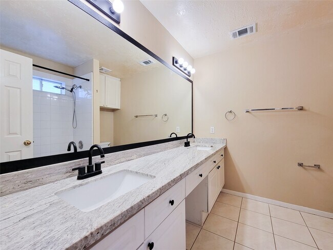 Building Photo - 4626 Jaymar Dr