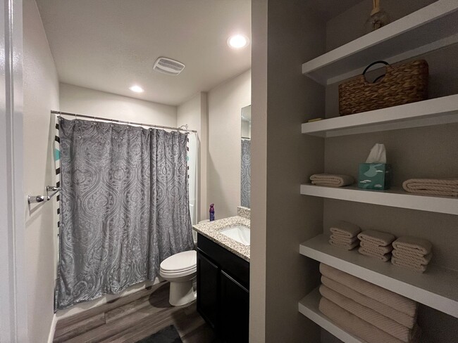 Building Photo - FOUR BEDROOM IN STARLIGHT ESTATES