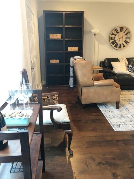 Living Area - 1220 Pithon St