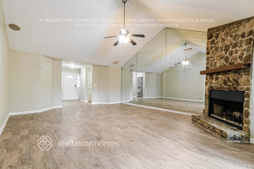 Building Photo - 1570 Canberra Dr