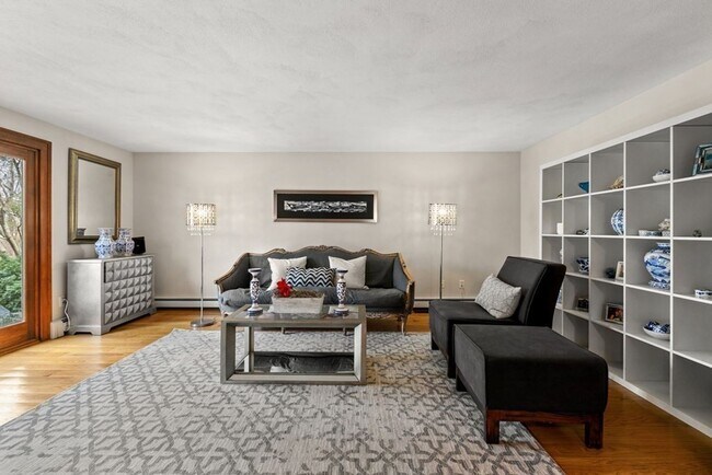 Building Photo - Stunning 3-Bedroom Home with Indoor Pool &...