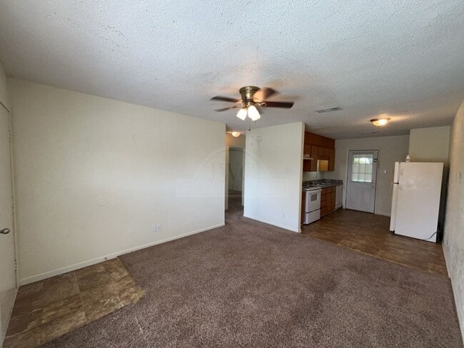 Building Photo - 1515 Janis Dr