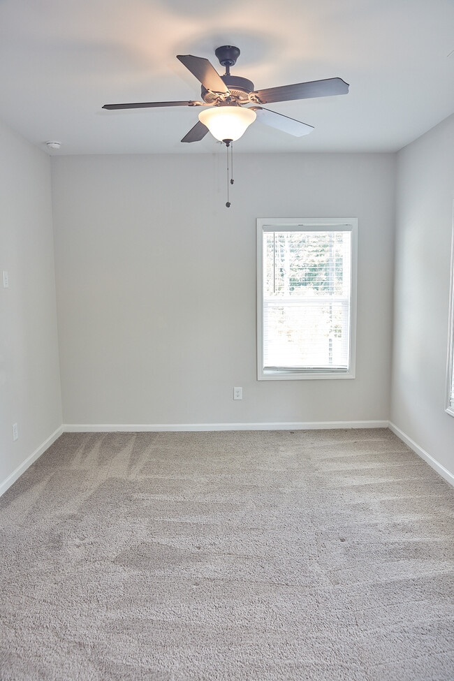 Building Photo - 2890 Regal Park Dr NW
