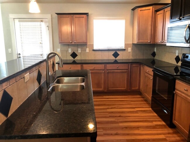 Building Photo - Single Story Home w/Huge Fenced Backyard!