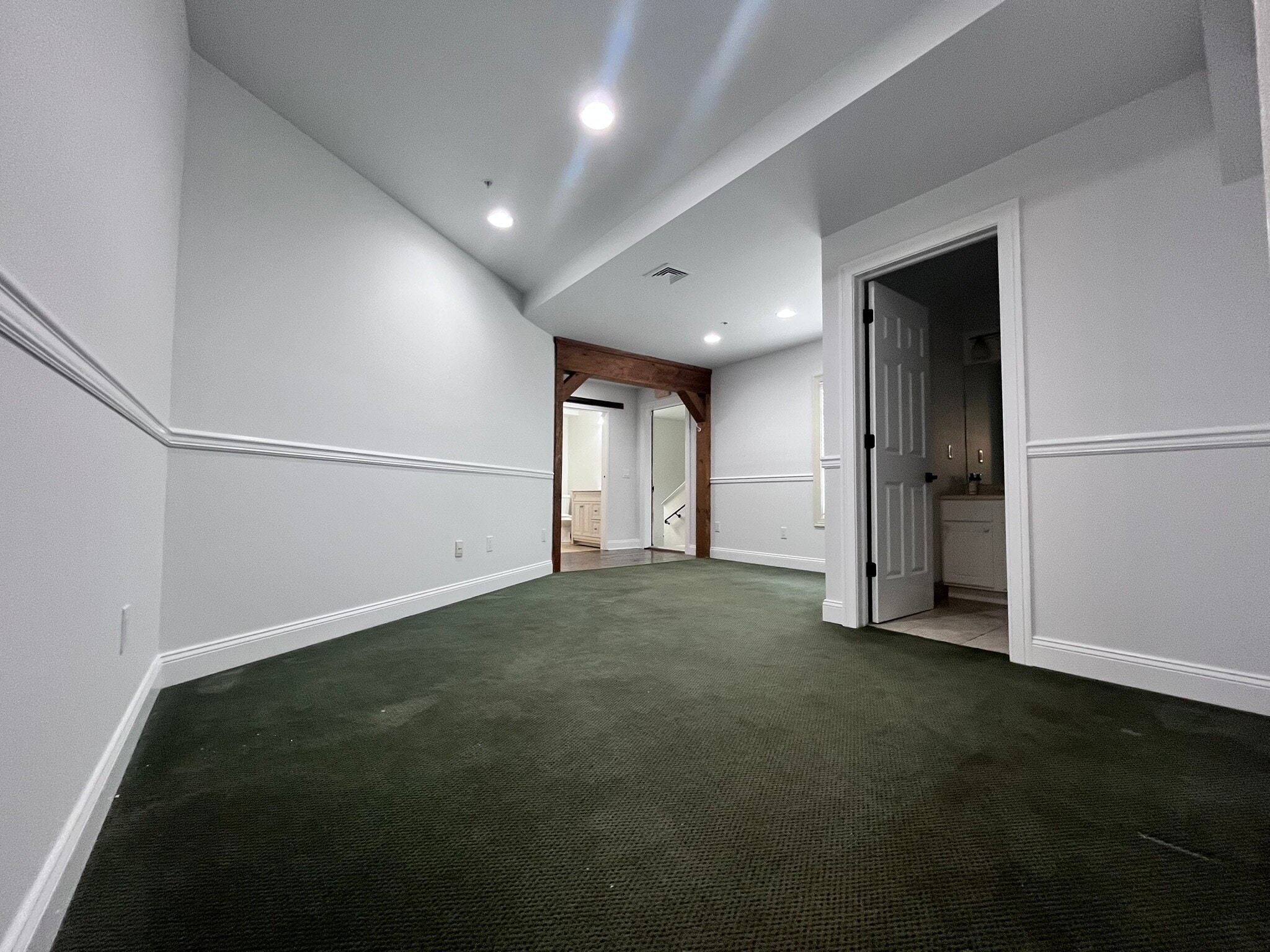 Building Photo - 2614 Boston Post Rd