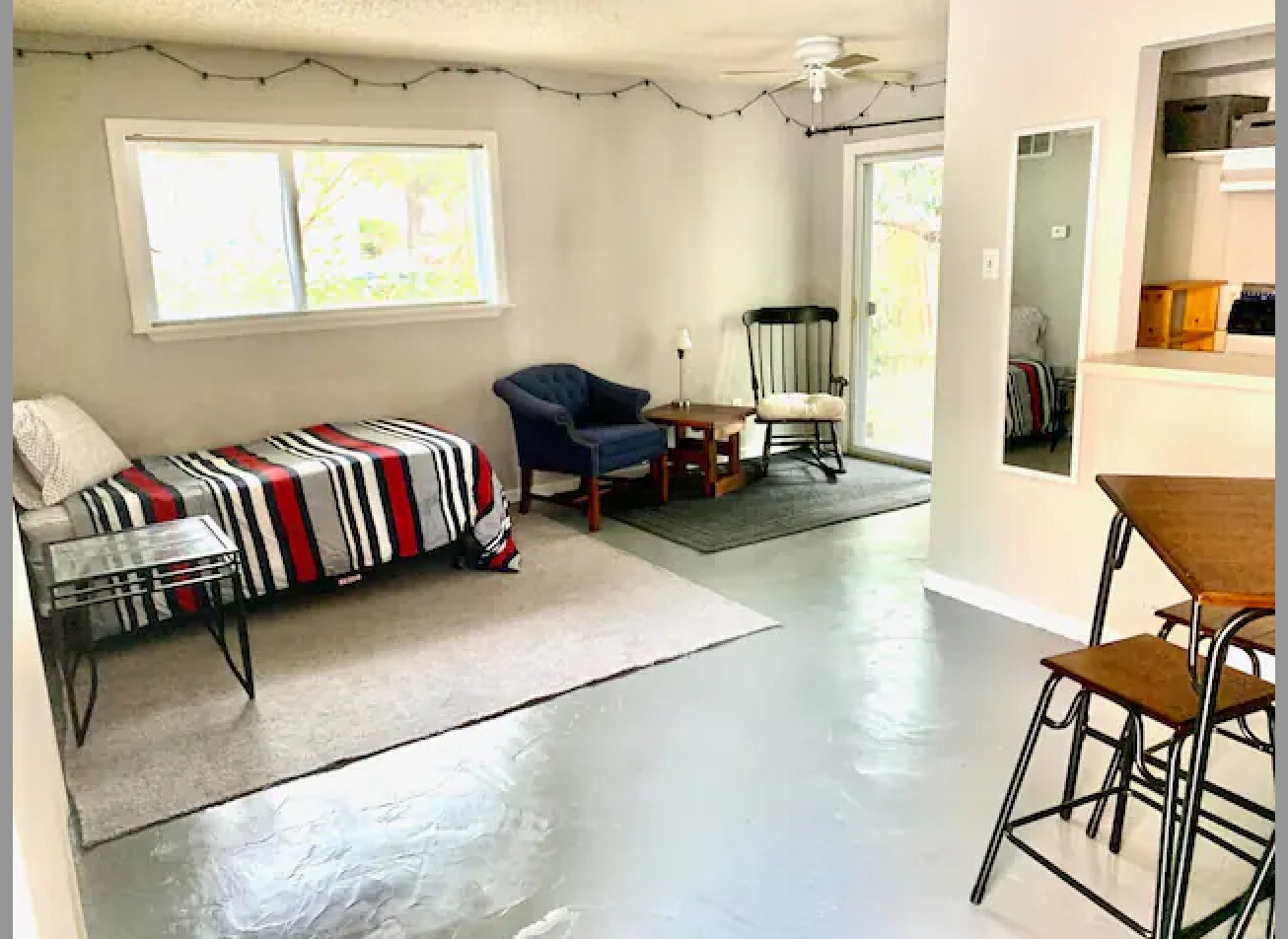 Building Photo - 702 W 22nd St