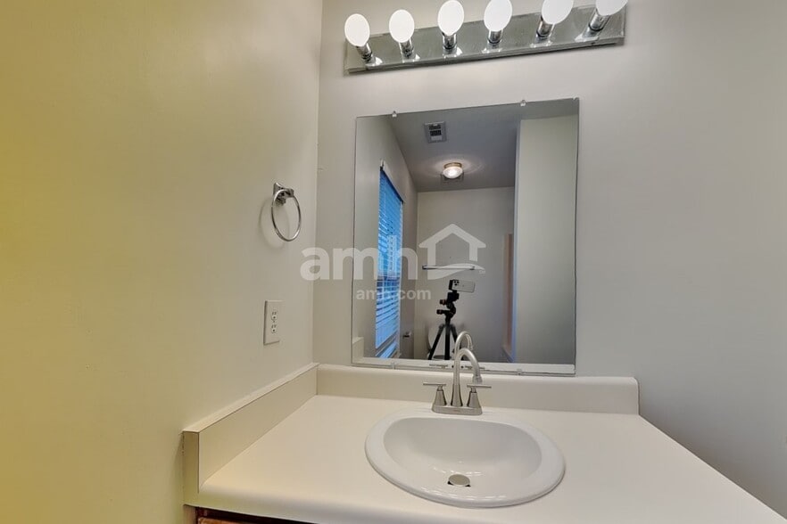 Building Photo - 5408 Botany Bay Dr