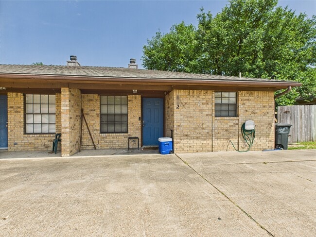 Building Photo - 812 San Benito Dr