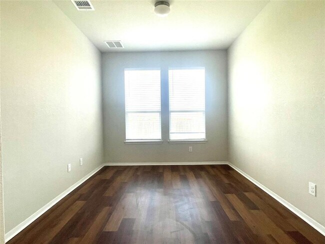 Building Photo - 6701 Wolf Pack Dr