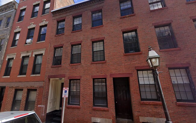 Building Photo - 61 Joy St
