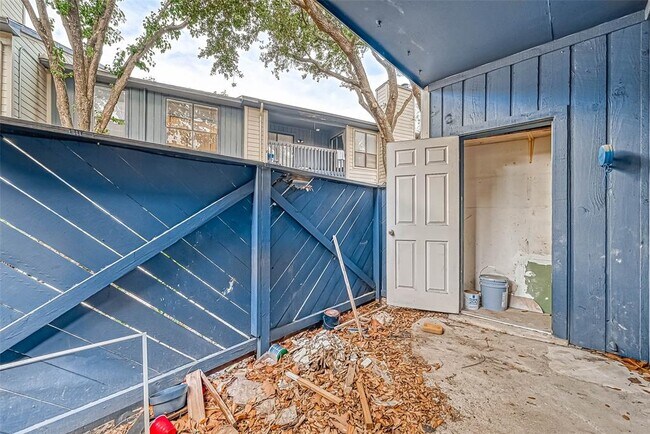 Building Photo - 9009 Richmond Ave.