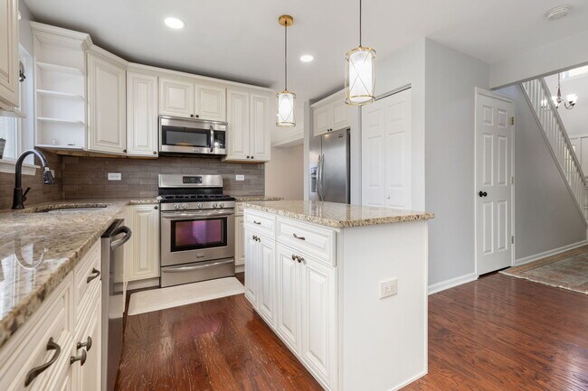 Building Photo - 3144 Bennett Pl