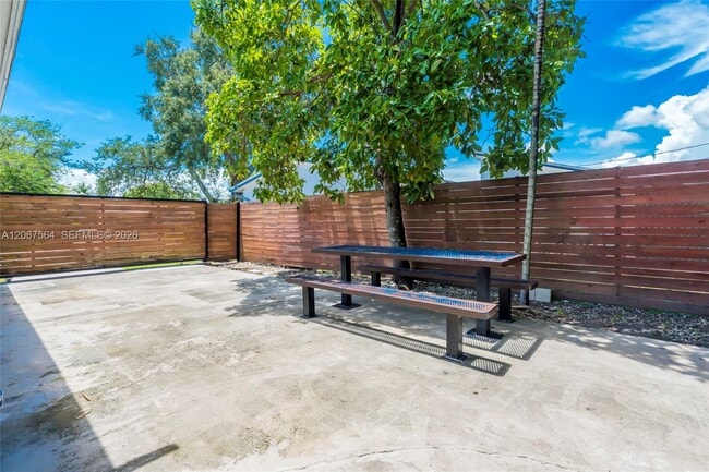 Building Photo - 9841 Dominican Dr