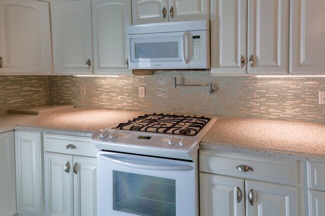 Building Photo - 3 Bedroom Single Story Northwest Vegas Home