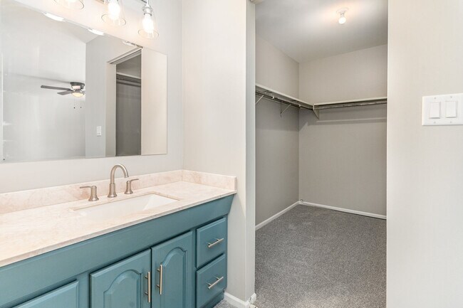 Building Photo - 355 Crestwood Ct