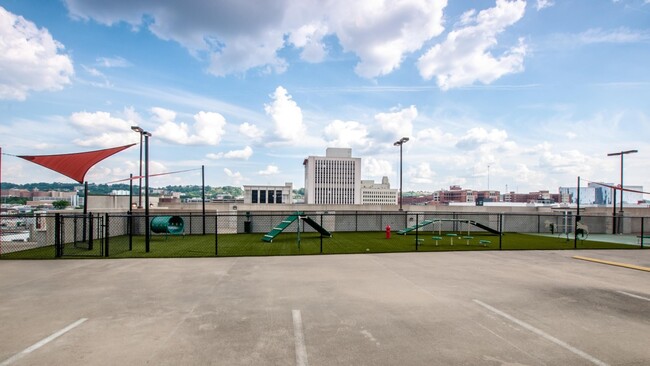 Building Photo - 2000 2nd Ave S