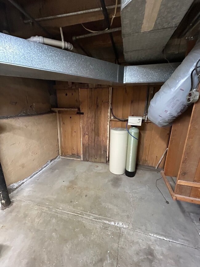 Building Photo - 376 W Washington St