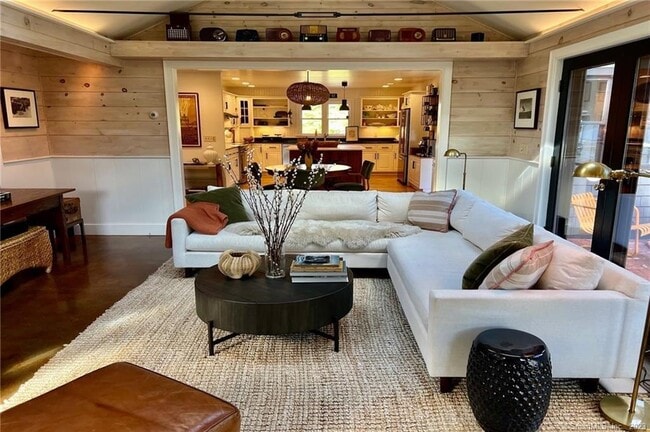 Building Photo - 11 Rolling Hills Dr