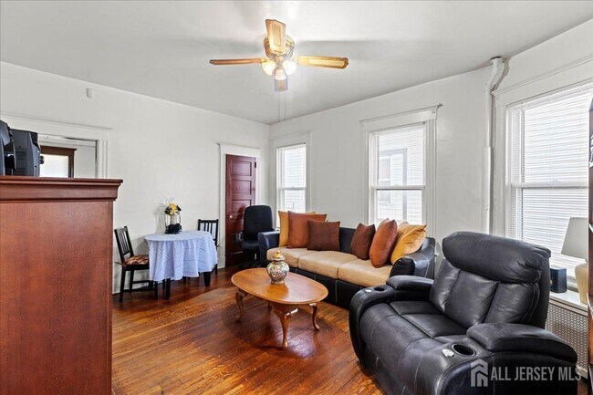 Building Photo - 104 Welton St