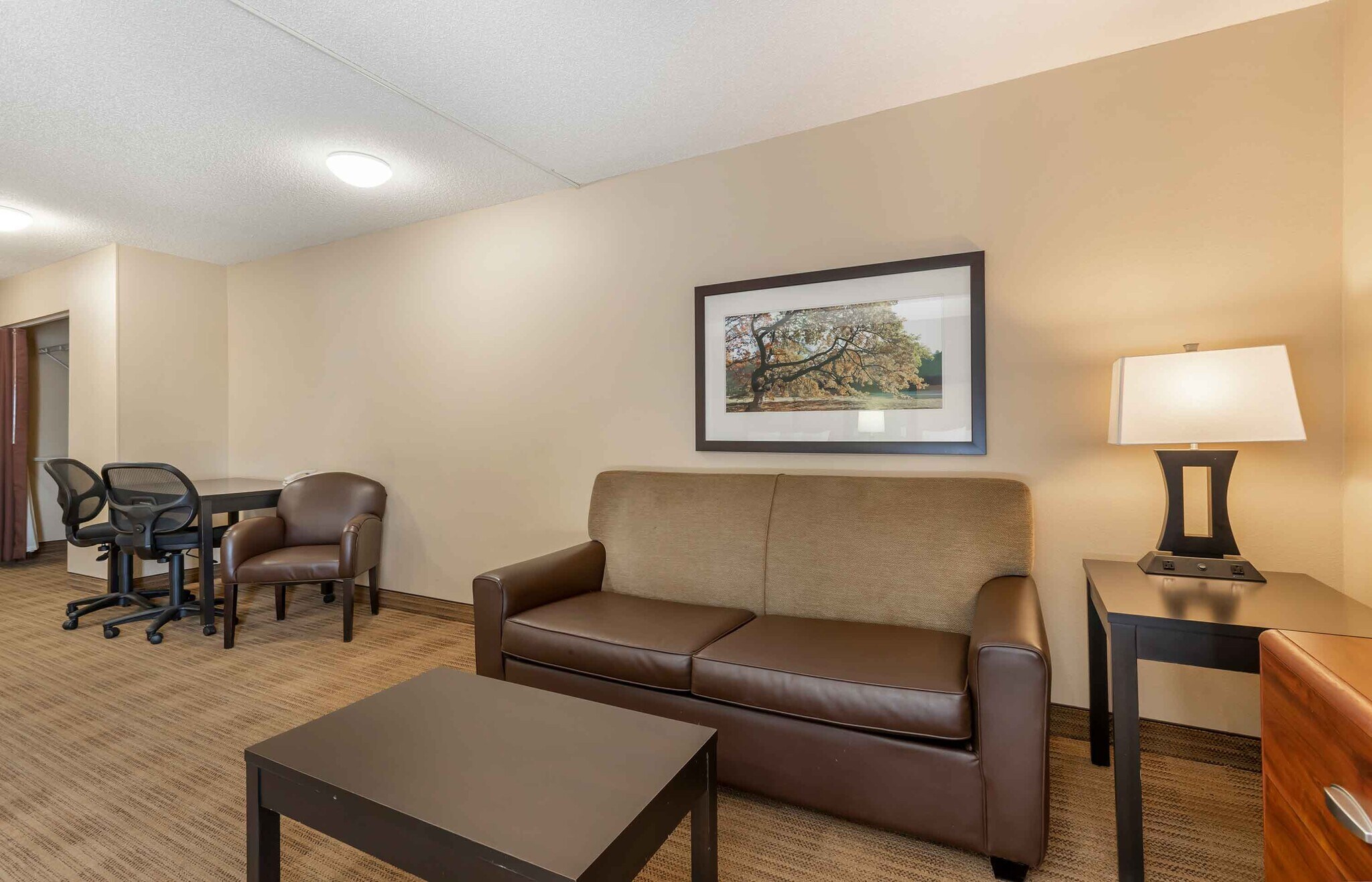 Building Photo - Furnished Studio-Des Moines - West Des Moines