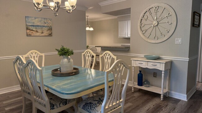 Building Photo - Charming 2/2 Seasonal Rental in Sarasota – Minutes from the Beach! Private Courtyard Included!!