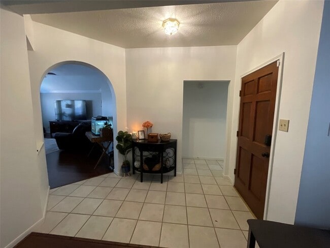 Building Photo - 14323 Cypress Ridge Dr