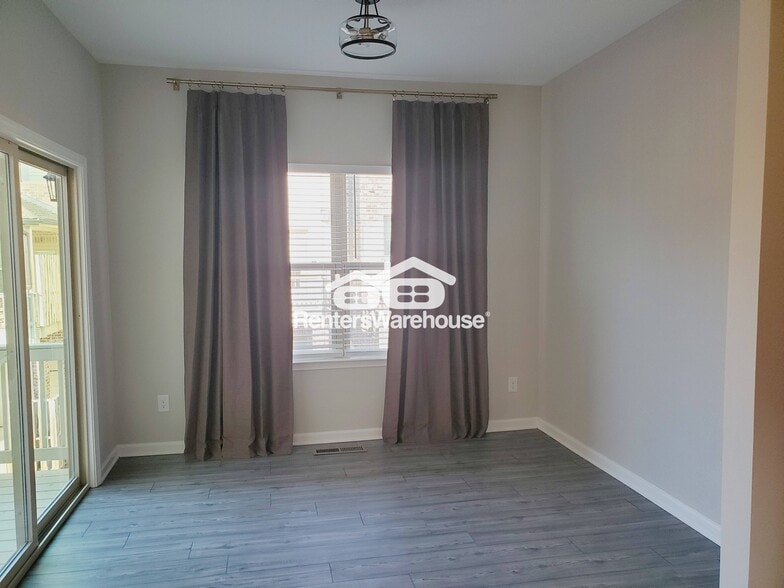 Building Photo - 328 Commons Ave