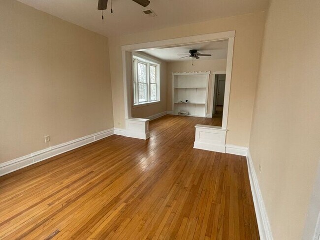 Building Photo - 1103 N California Ave