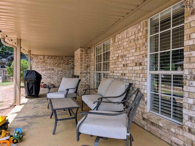 Building Photo - 4801 Shenandoah Dr